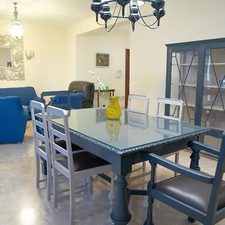 Apartmán Large And Bright In The Centre Goslm-2