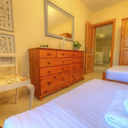 Appartamento Large And Bright In The Centre Goslm-2