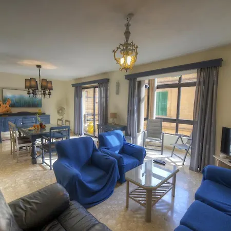Large And Bright In The Centre Goslm-2 Apartment