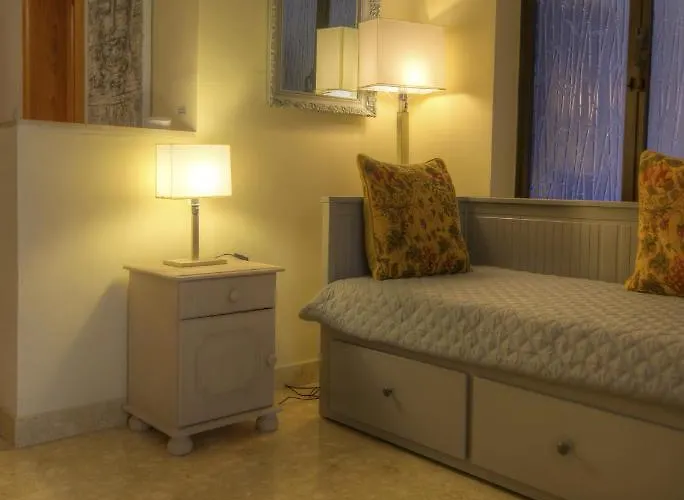 Large And Bright In The Centre Goslm-2 *