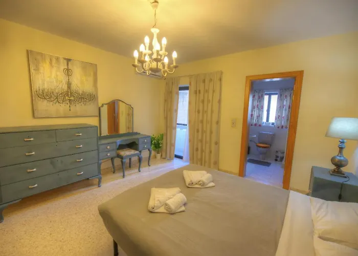 Large And Bright In The Centre Goslm-2