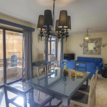 Large And Bright In The Centre Goslm-2 Apartment