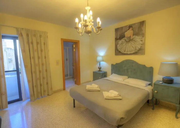 Large And Bright In The Centre Goslm-2 Apartment